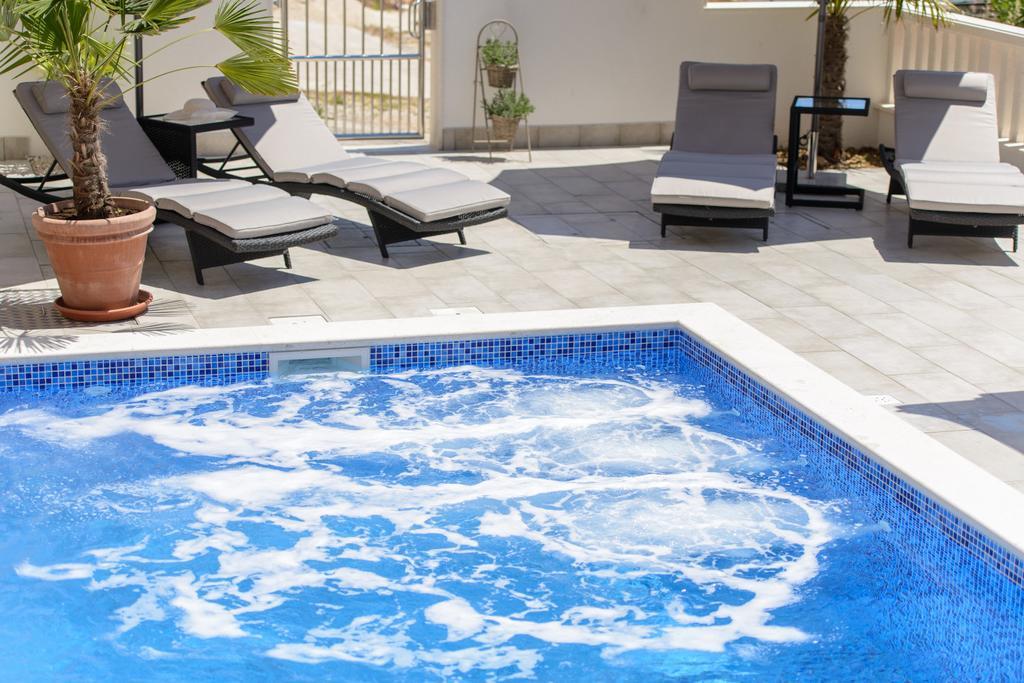 Apartments Villa Atlantis トロギール エクステリア 写真