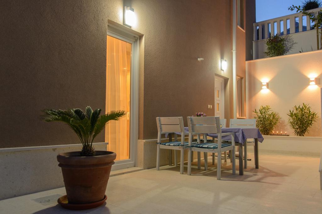 Apartments Villa Atlantis トロギール エクステリア 写真