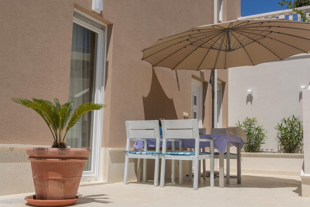 Apartments Villa Atlantis トロギール エクステリア 写真